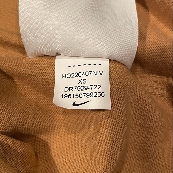 Nike Sportswear Premium Essentials Men's Long-Sleeve Pocket T-Shirt product Nike - Picture 9 of 10